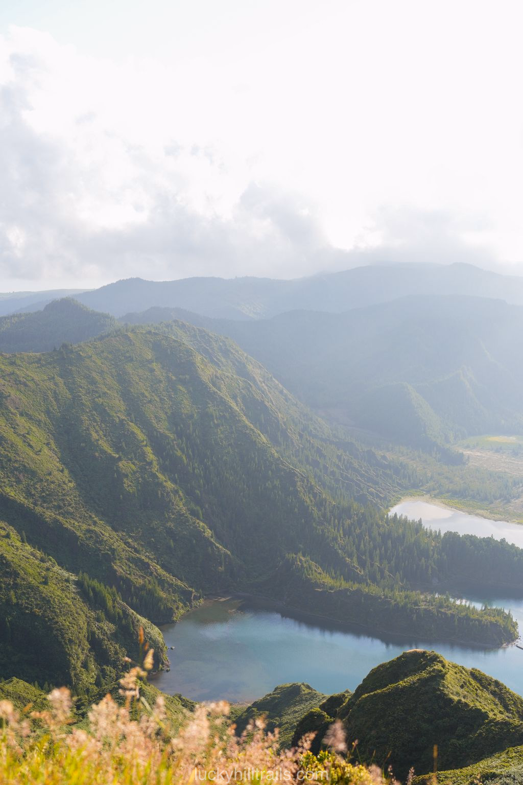 Lagoa do Fogo lake surrounded by mountains, seen from the viewpoint of the same name, São Miguel, Azores